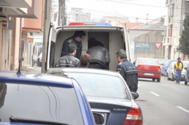 Filaje şi muncă sub acoperire: poliţiştii au prins 3 escroci care au ţepuit mai multe firme din Bucureşti